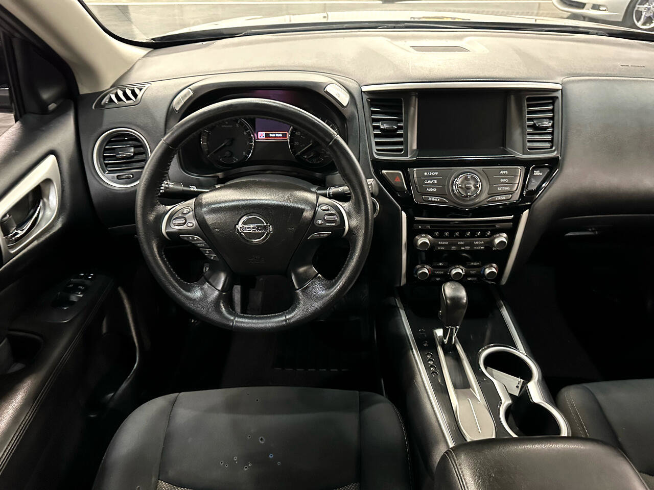 Used 2019 Nissan Pathfinder SV image 32