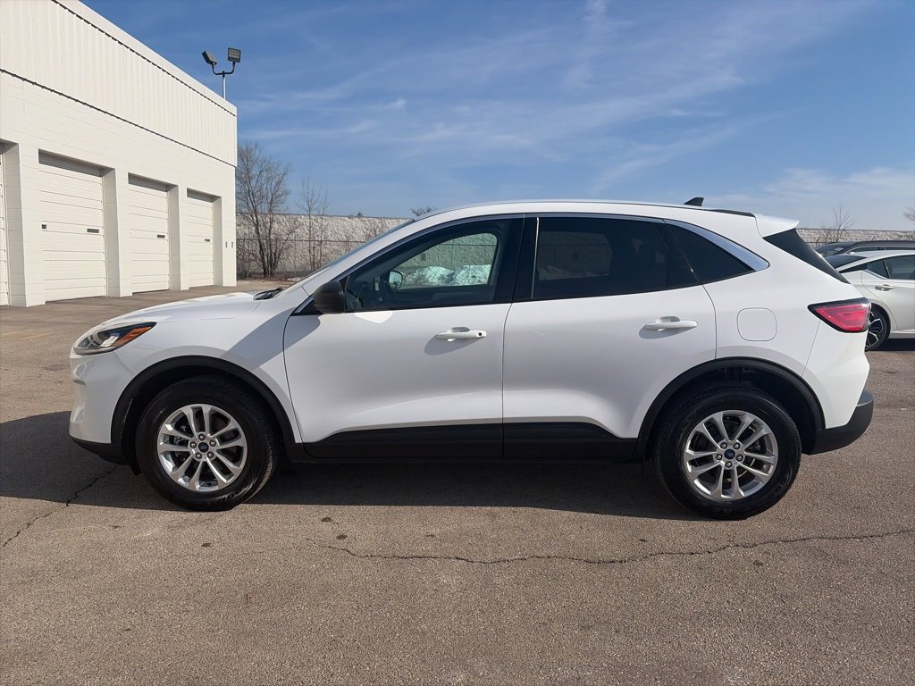Used 2022 Ford Escape SE image 2