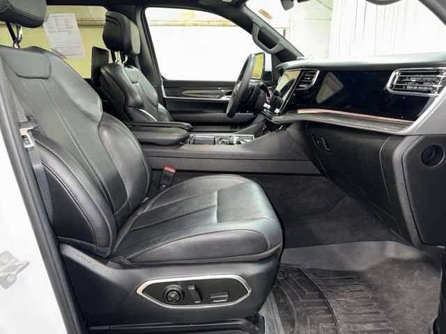 Used 2022 Jeep Wagoneer Series III w/ Premium Group I AWD/4WD image 25