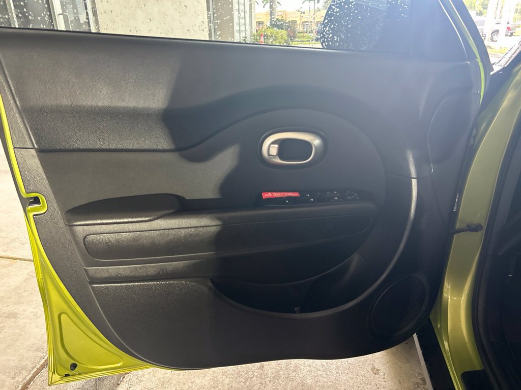 Used 2014 Kia Soul + FWD image 31