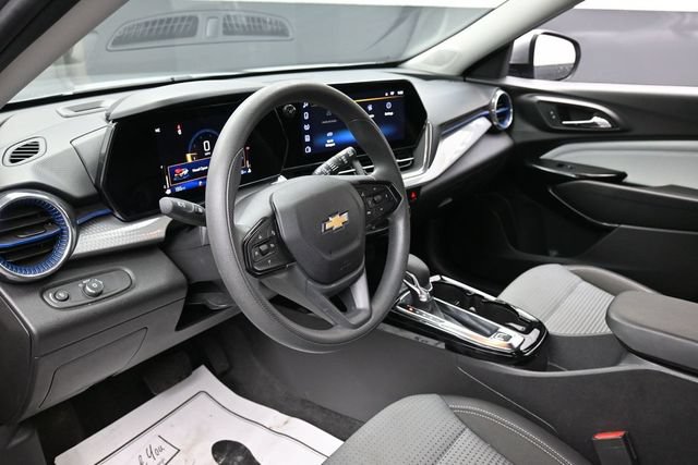 Used 2025 Chevrolet Trax LT FWD image 14
