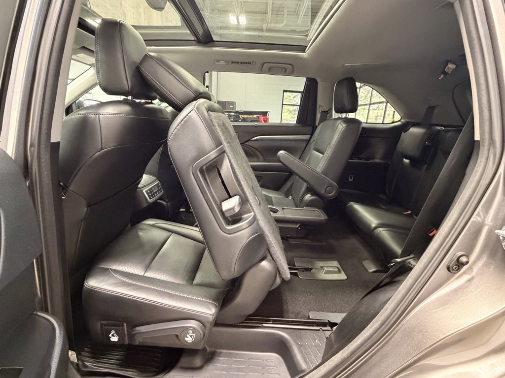 Used 2018 Toyota Highlander Limited Platinum image 14
