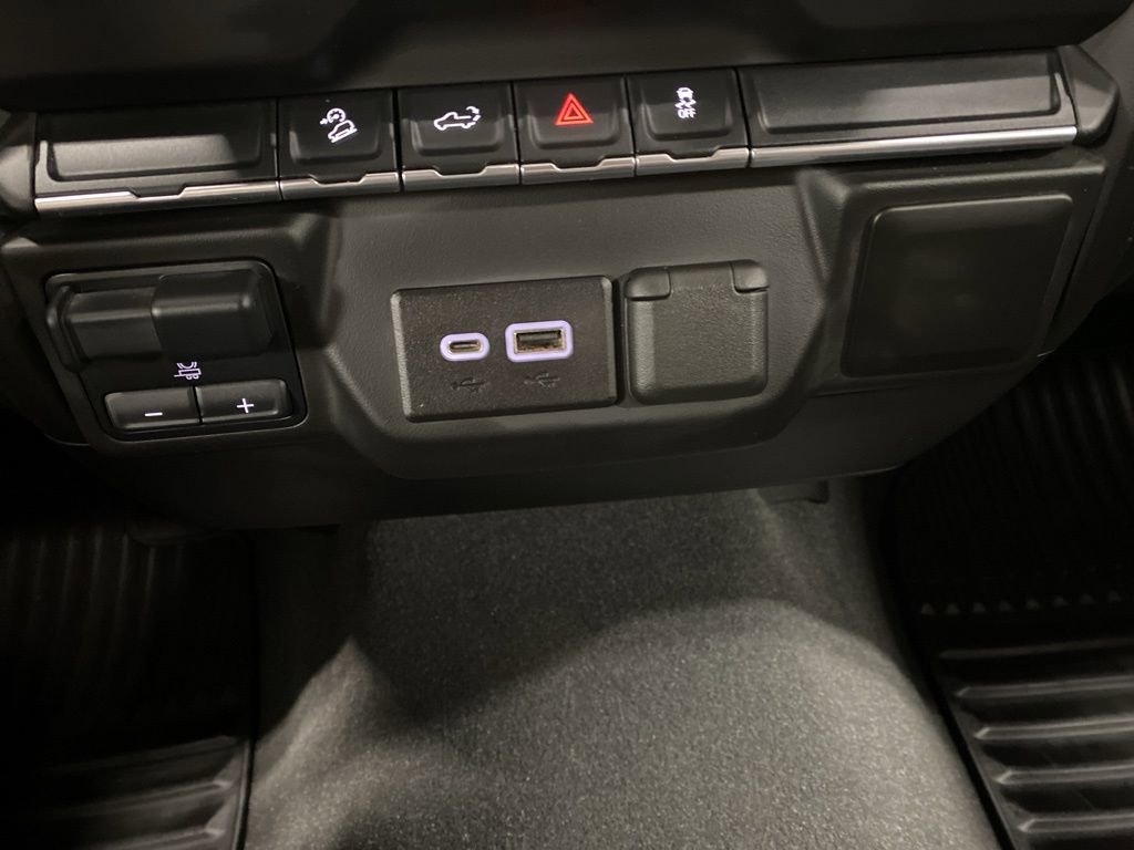 Used 2021 Chevrolet Silverado 1500 Custom Trail Boss w/ LPO, Dark Essentials Package image 38