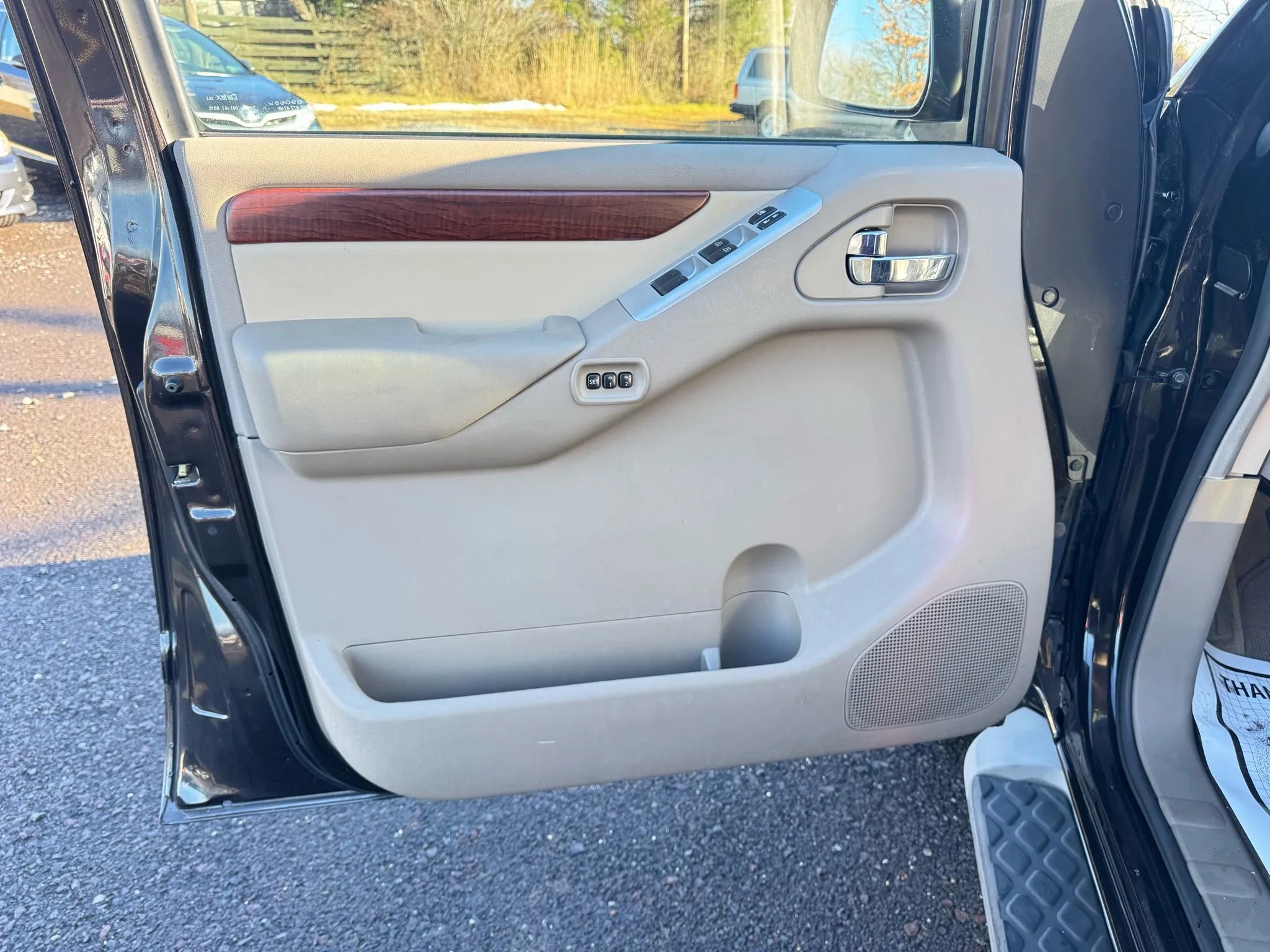 Used 2011 Nissan Pathfinder LE w/ Navigation Pkg image 10