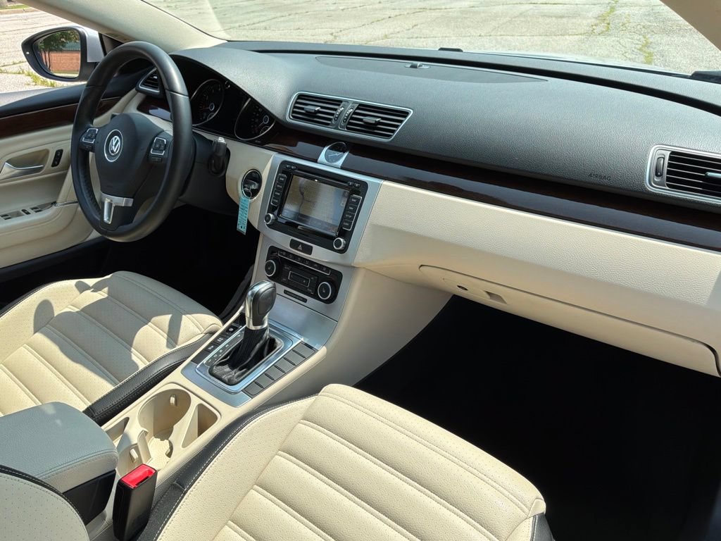 Used 2012 Volkswagen CC Lux FWD image 37