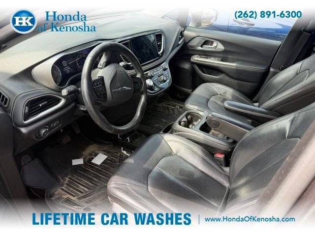Used 2021 Chrysler Pacifica Touring-L w/ S Appearance Package FWD image 4