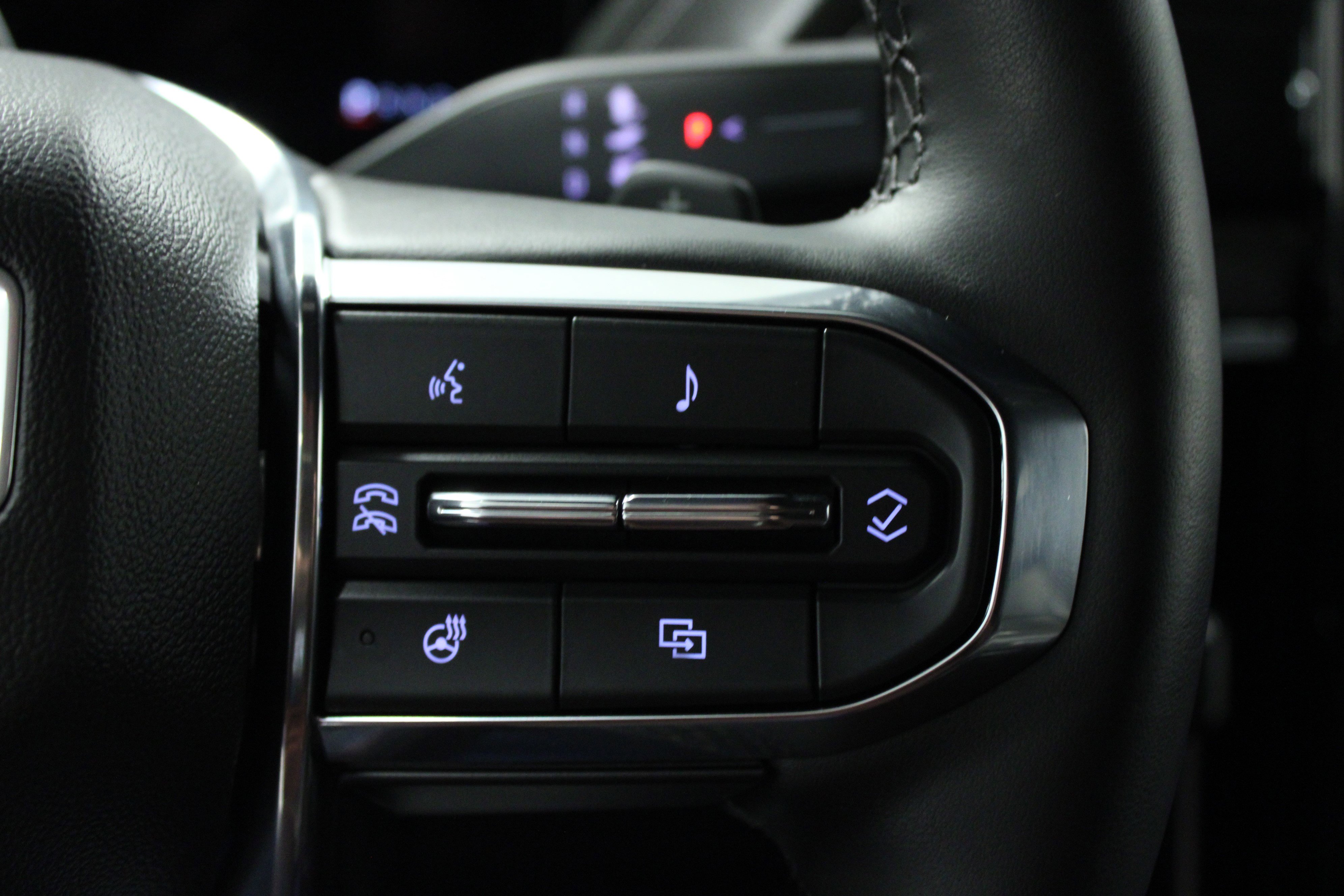 Used 2025 GMC Yukon Denali w/ Advanced Technology Package image 23