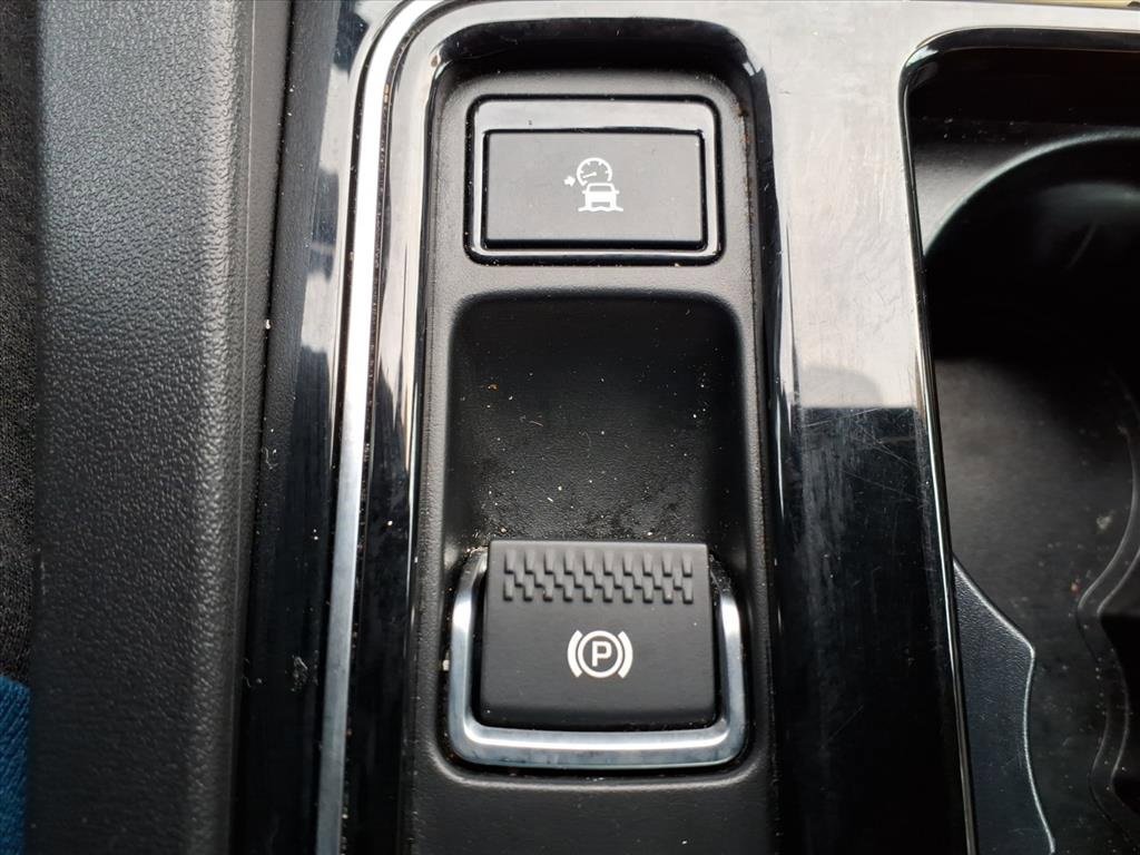 Used 2020 Jaguar F-PACE Premium image 23