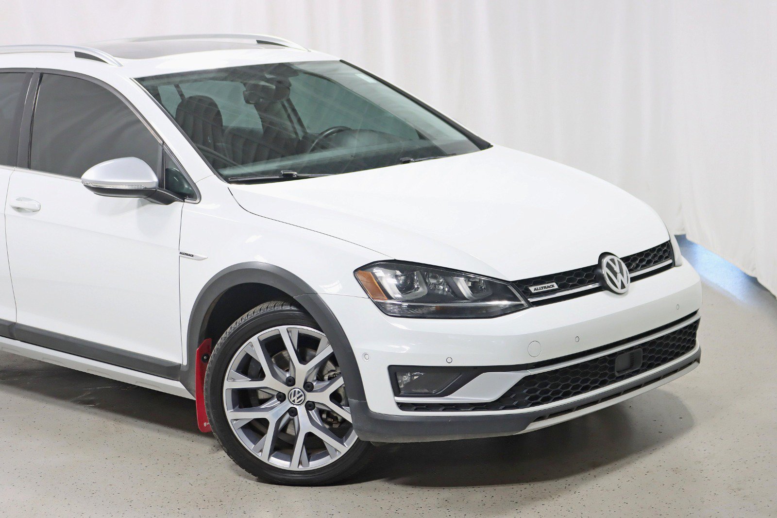 Used 2017 Volkswagen Golf Alltrack SEL AWD/4WD image 2