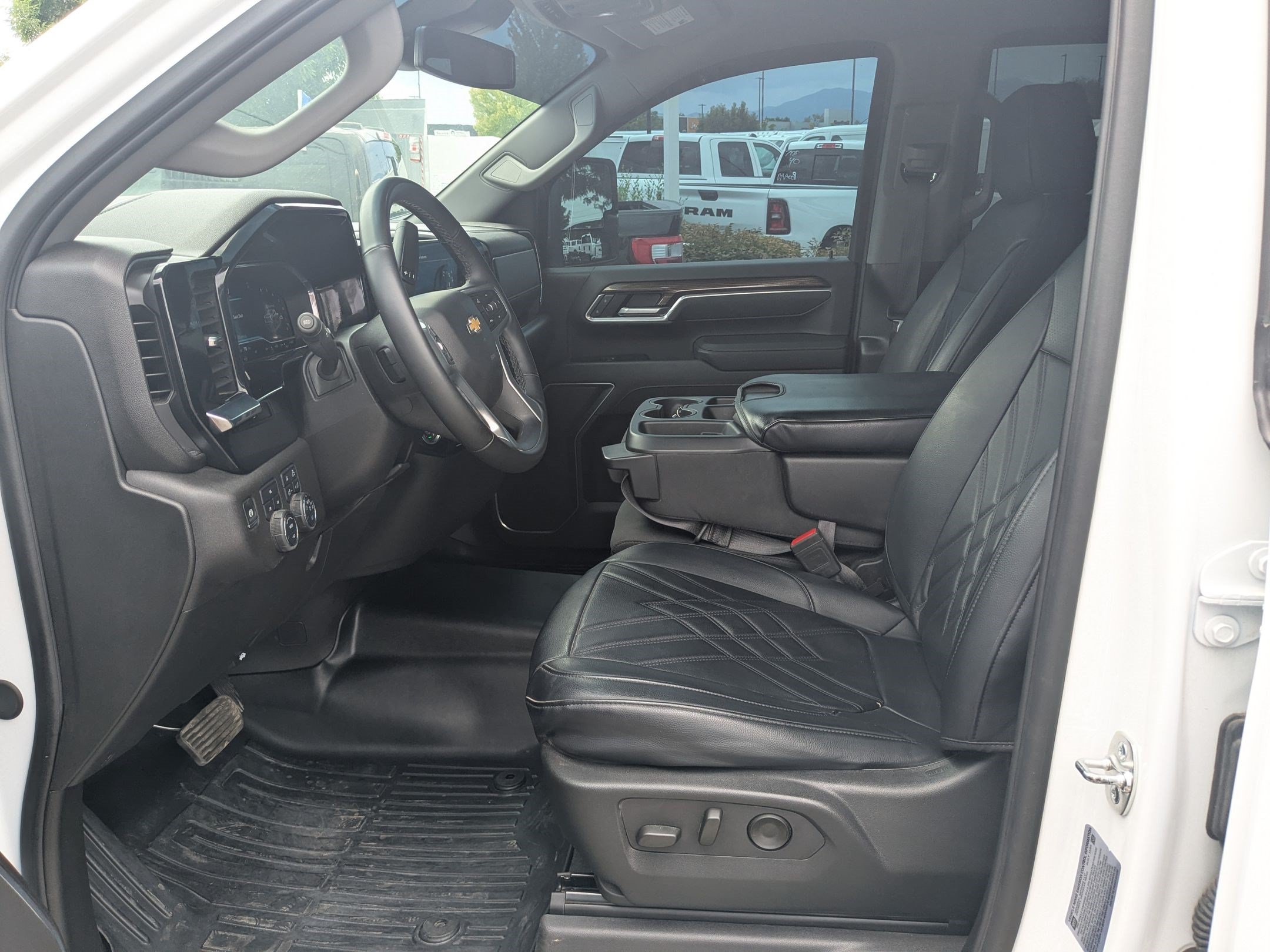 Used 2025 Chevrolet Silverado 3500 LT w/ Z71 Chrome Sport Edition AWD/4WD image 27