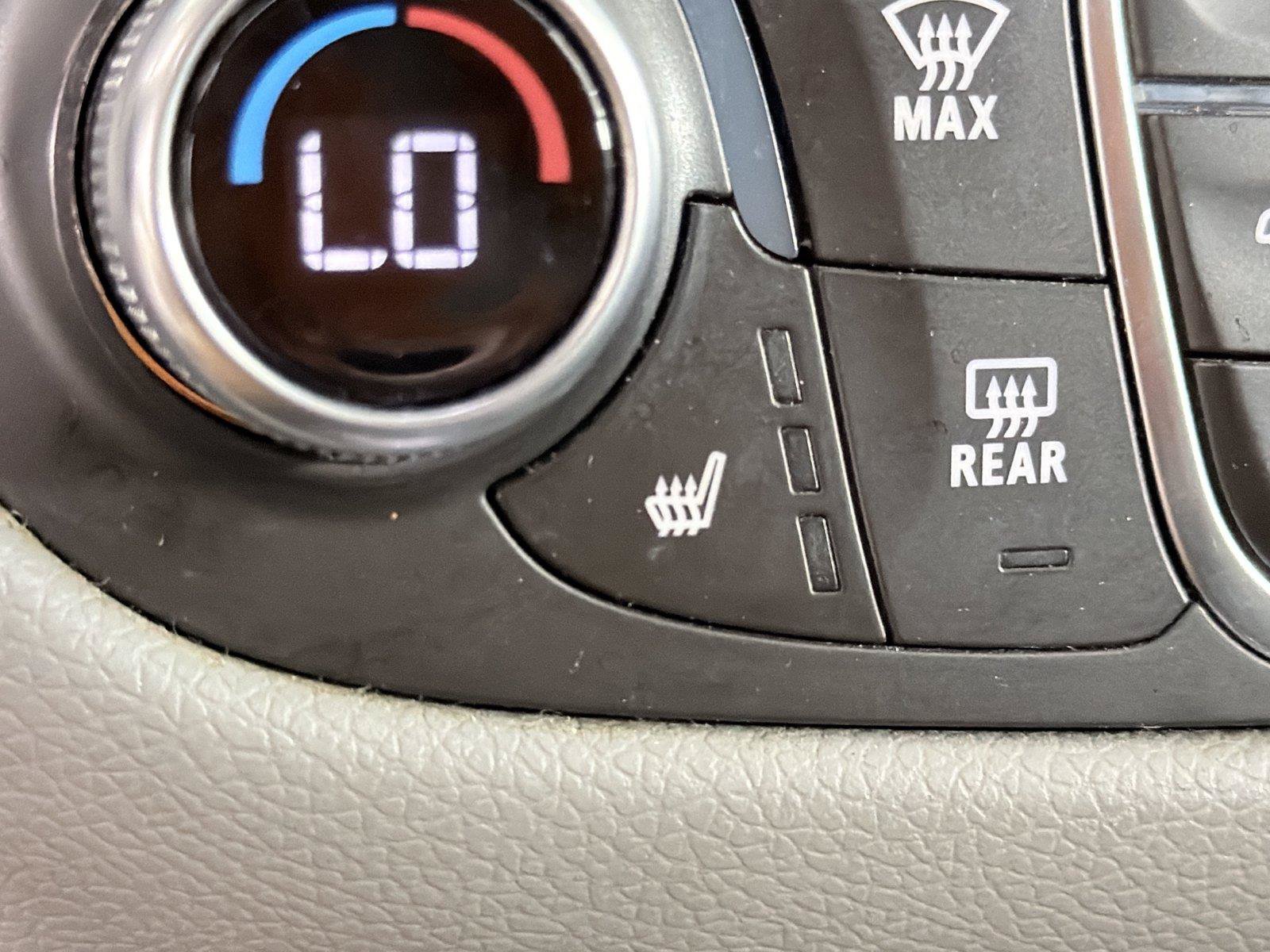 Used 2018 Chevrolet Equinox Premier FWD image 28
