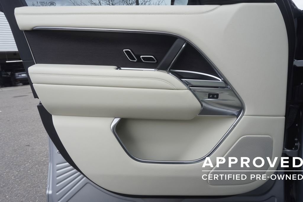 Used 2024 Land Rover Range Rover SE image 17