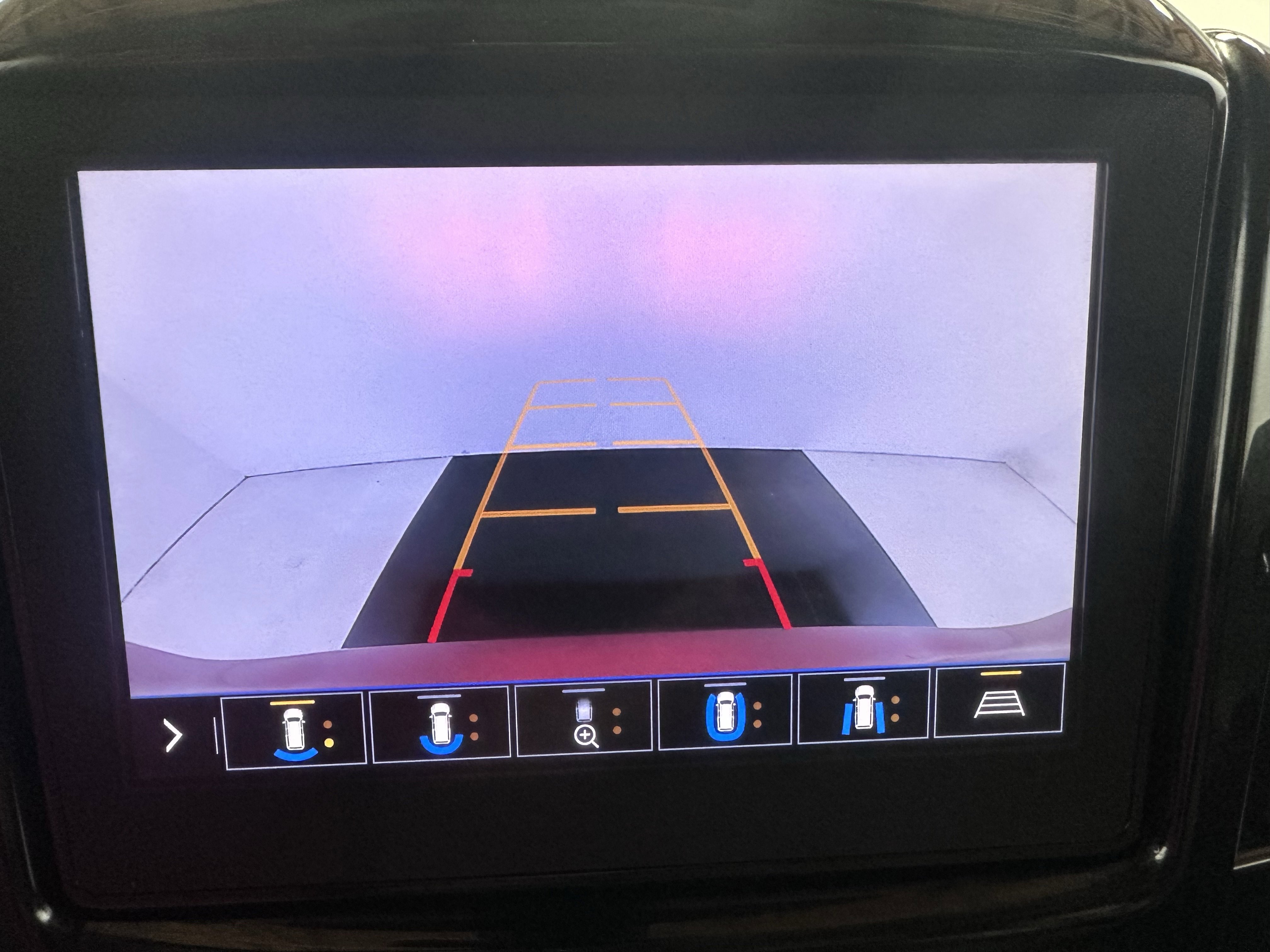 Used 2020 Chevrolet Traverse LT w/ LT Premium Package FWD image 3