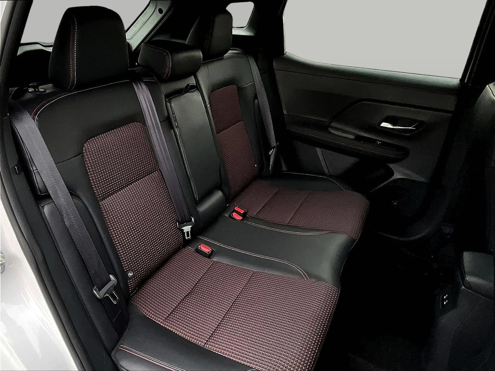 Certified 2025 Nissan Kicks SR AWD/4WD image 28
