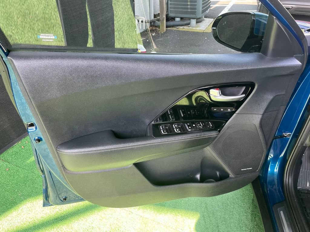 Used 2019 Kia Niro Touring FWD image 5