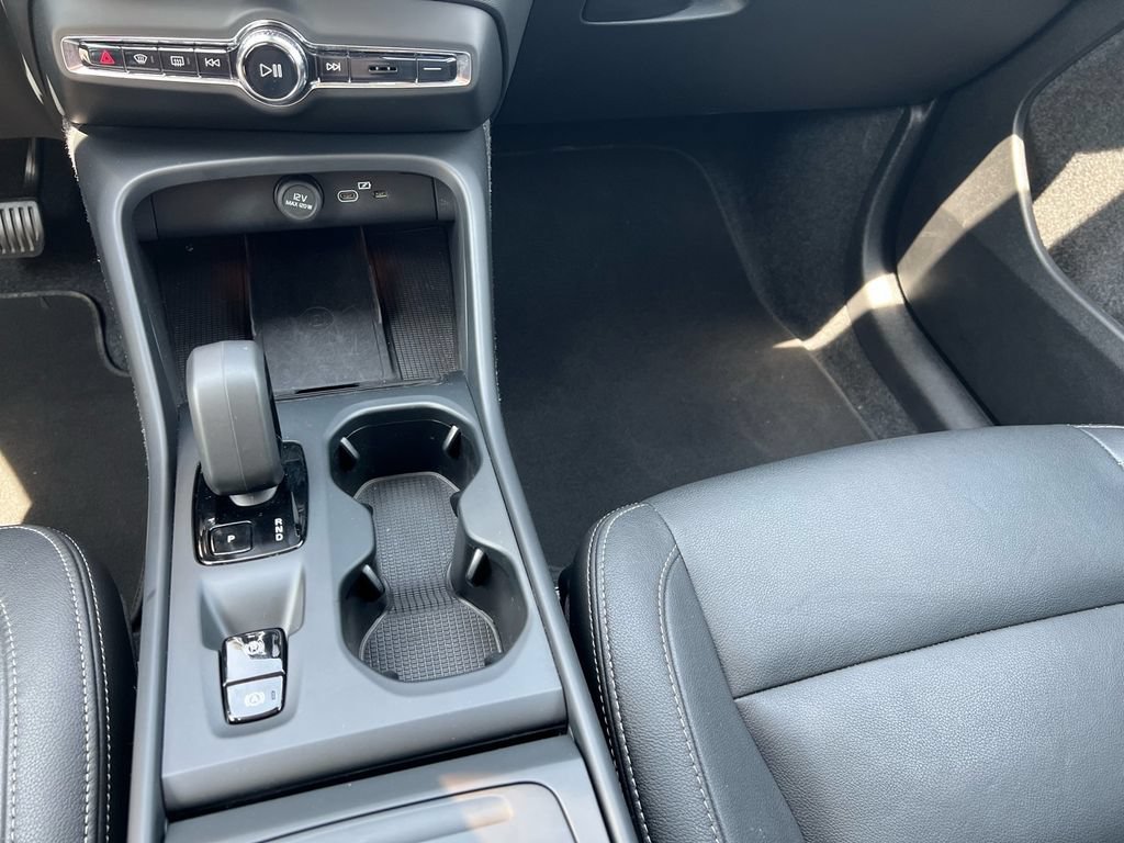 Certified 2025 Volvo XC40 B5 Core AWD/4WD image 20