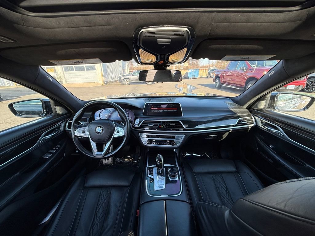 Used 2018 BMW 750i xDrive image 22