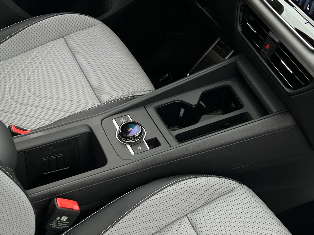 New 2026 Volkswagen Tiguan SE R-Line image 12