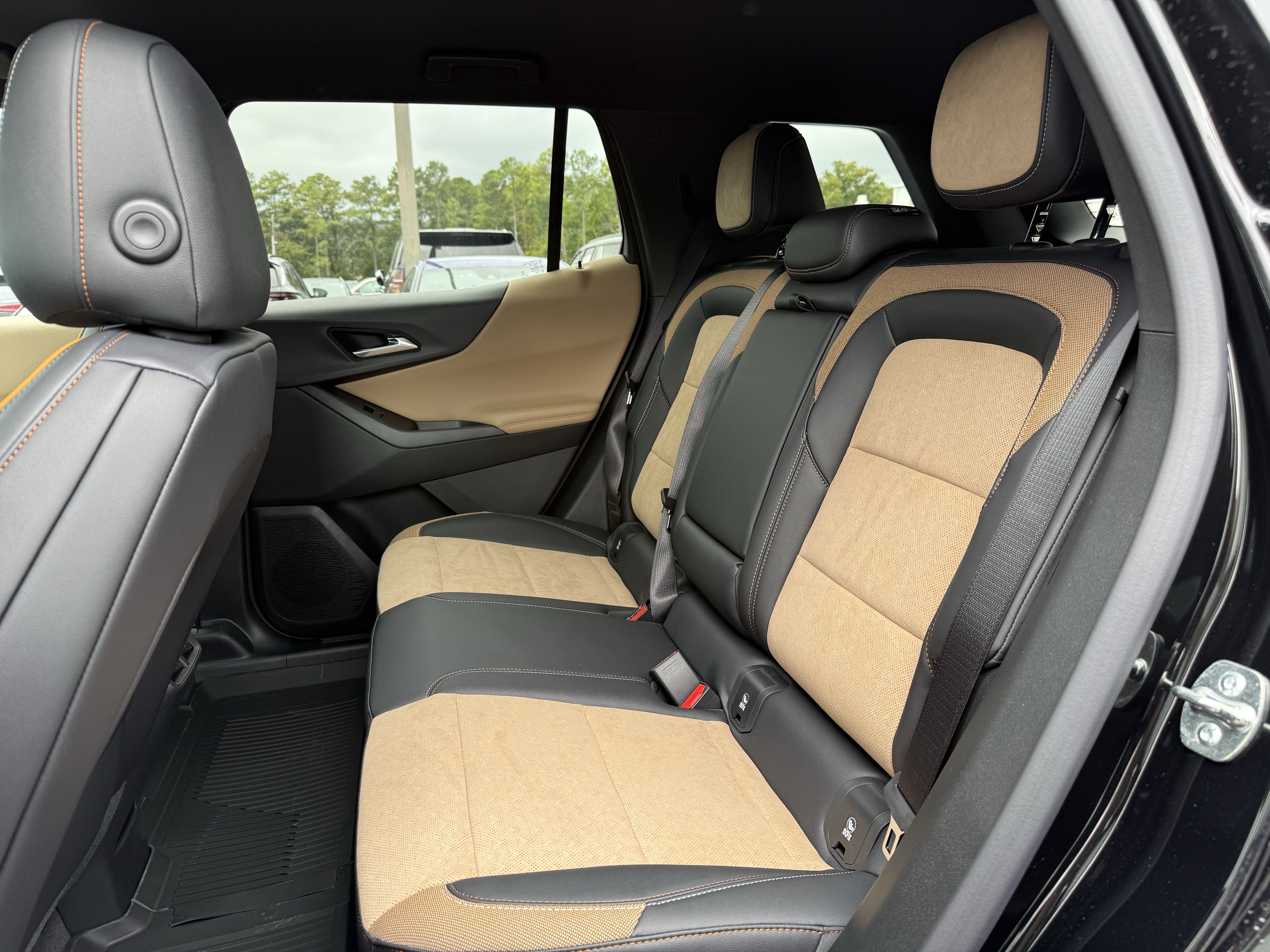 New 2027 Chevrolet Equinox ACTIV w/ LPO, Floor Liner Package FWD image 33