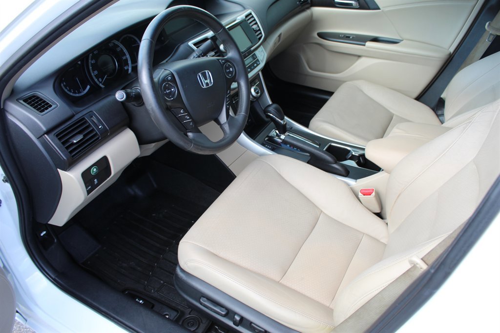Used 2014 Honda Accord Touring image 6