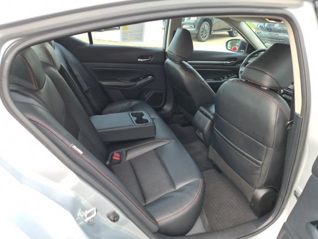 Used 2024 Nissan Altima 2.5 SR FWD image 12