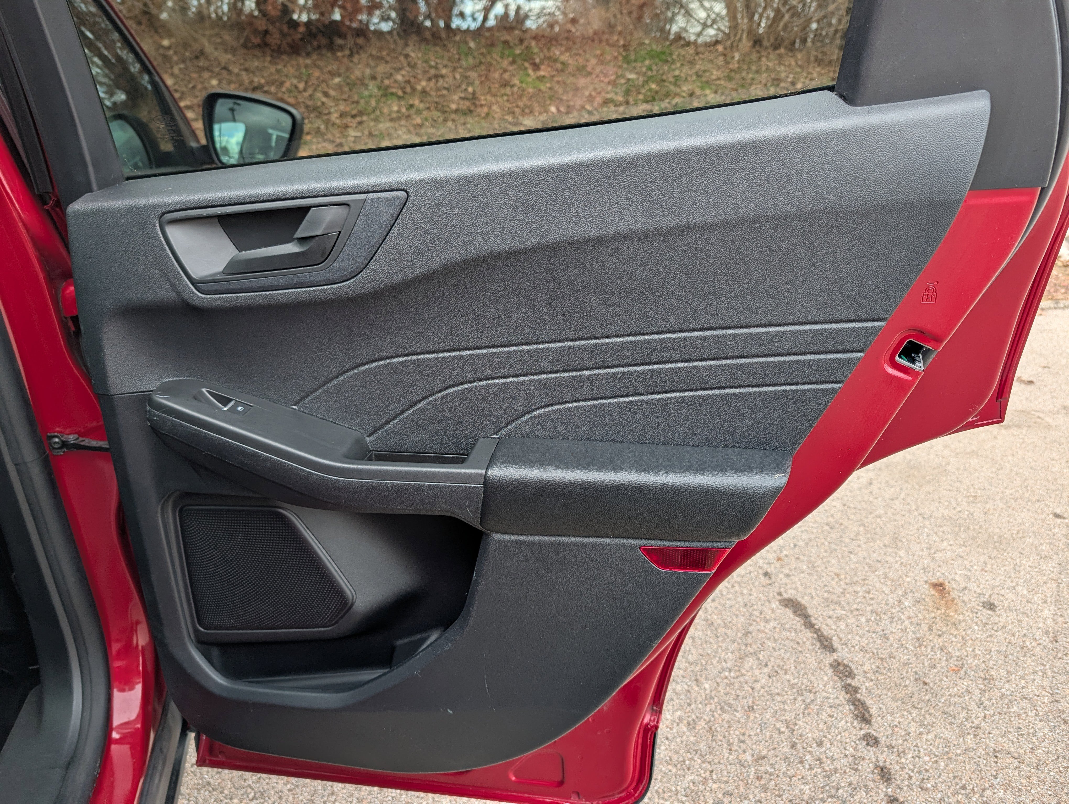 Used 2022 Ford Escape SE w/ SE Sport Appearance Package image 31