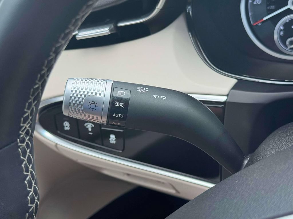 Certified 2023 Genesis GV70 2.5T w/ Advanced Package AWD/4WD image 21