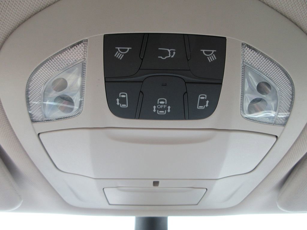 Used 2023 Chrysler Pacifica Touring-L image 30