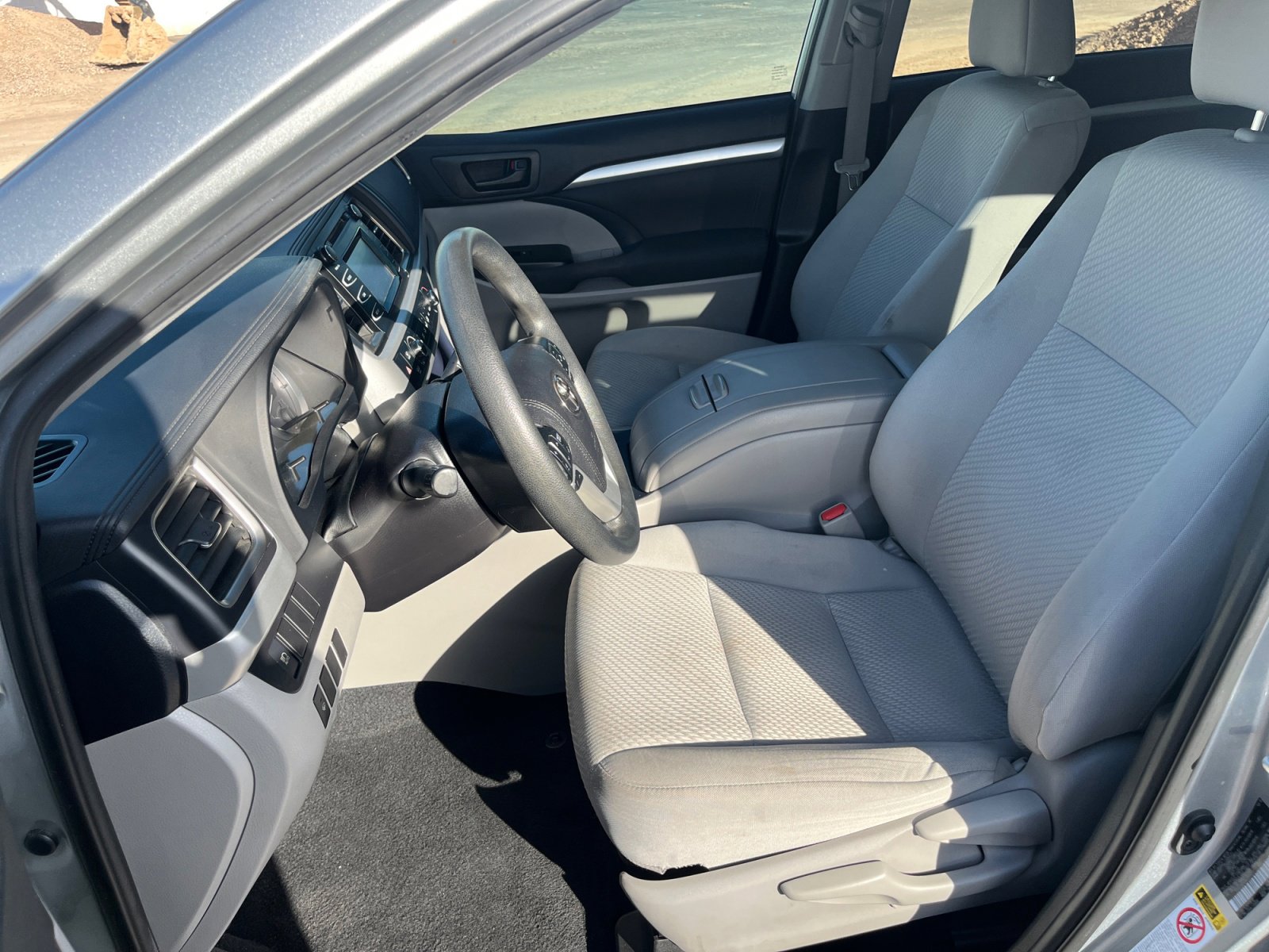 Used 2019 Toyota Highlander LE FWD image 12