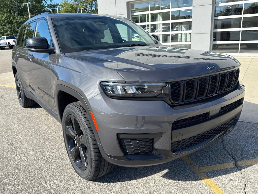 Used 2023 Jeep Grand Cherokee L Laredo AWD/4WD image 7