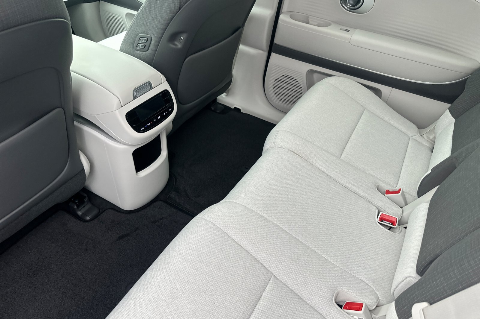 New 2026 Hyundai Ioniq 9 SE AWD/4WD image 12