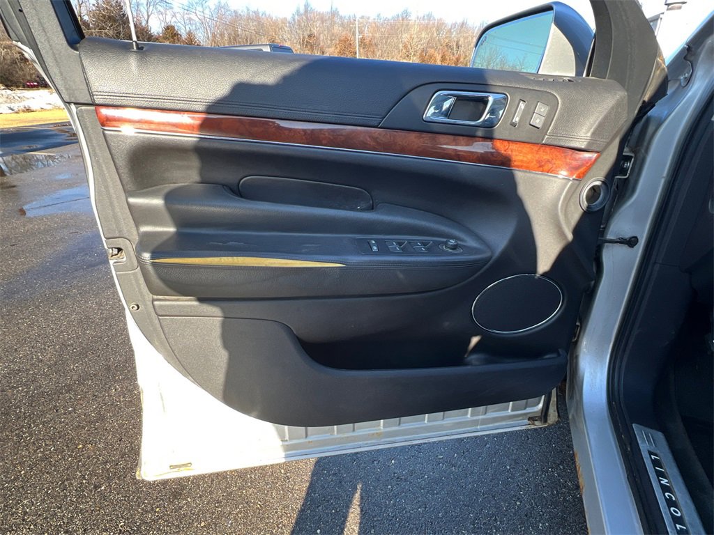 Used 2012 Lincoln MKT AWD image 11