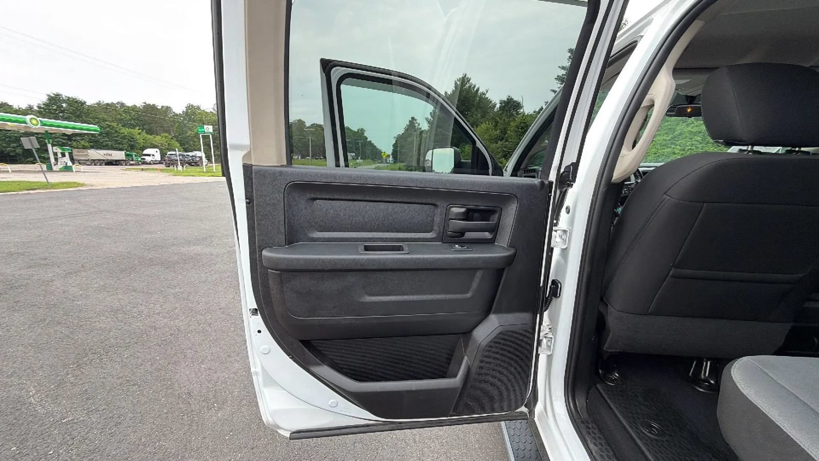 Used 2021 RAM 1500 Tradesman w/ Tradesman SXT Package AWD/4WD image 38