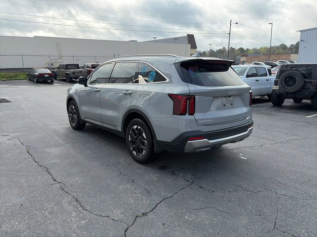 Used 2025 Kia Sorento S w/ Panoramic Sunroof Package image 5
