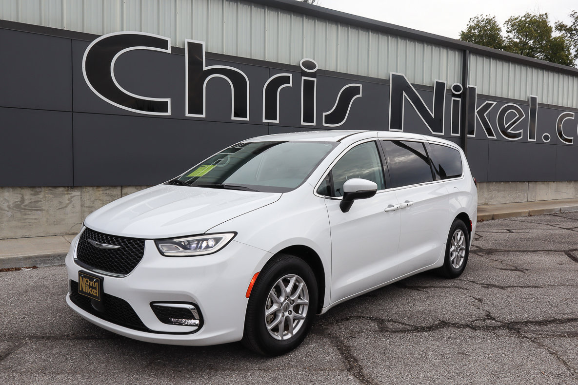 Used 2023 Chrysler Pacifica Touring-L
