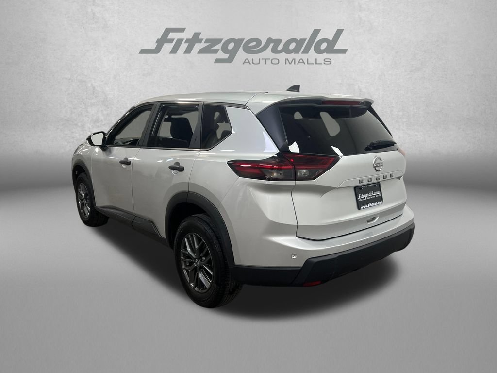 Used 2024 Nissan Rogue S FWD image 3
