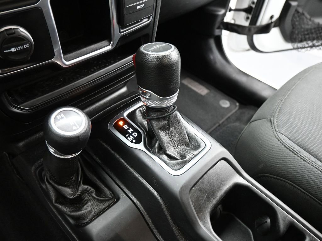 Used 2020 Jeep Gladiator Sport image 15