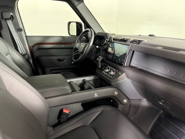 Used 2025 Land Rover Defender 130 X-Dynamic SE AWD/4WD image 42