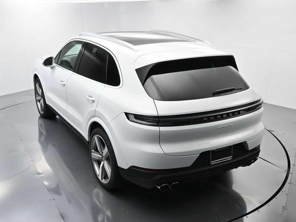 Certified 2025 Porsche Cayenne AWD/4WD image 34