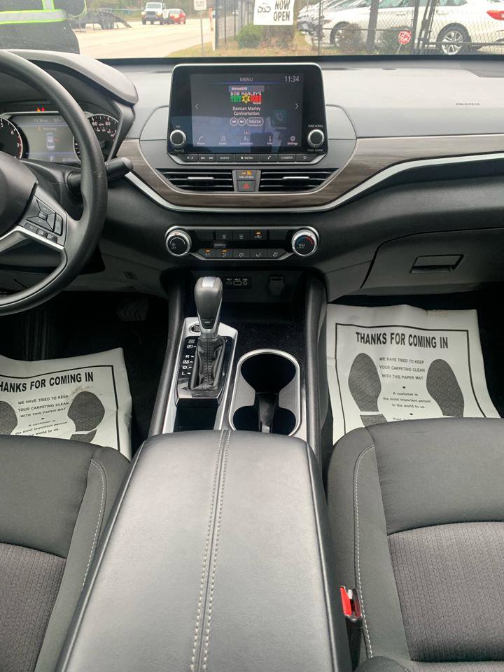 Used 2024 Nissan Altima 2.5 SV FWD image 11