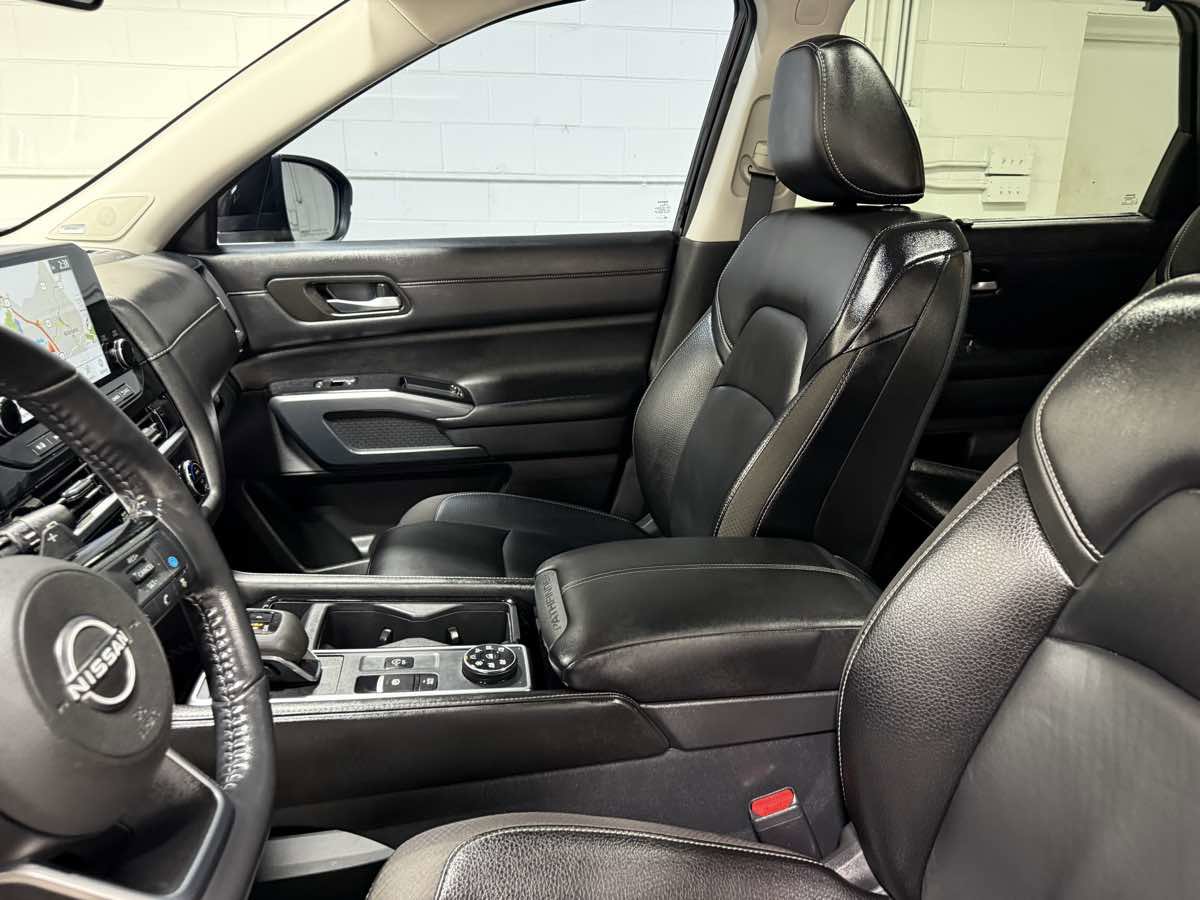 Used 2024 Nissan Pathfinder SL w/ SL Premium Package AWD/4WD image 14