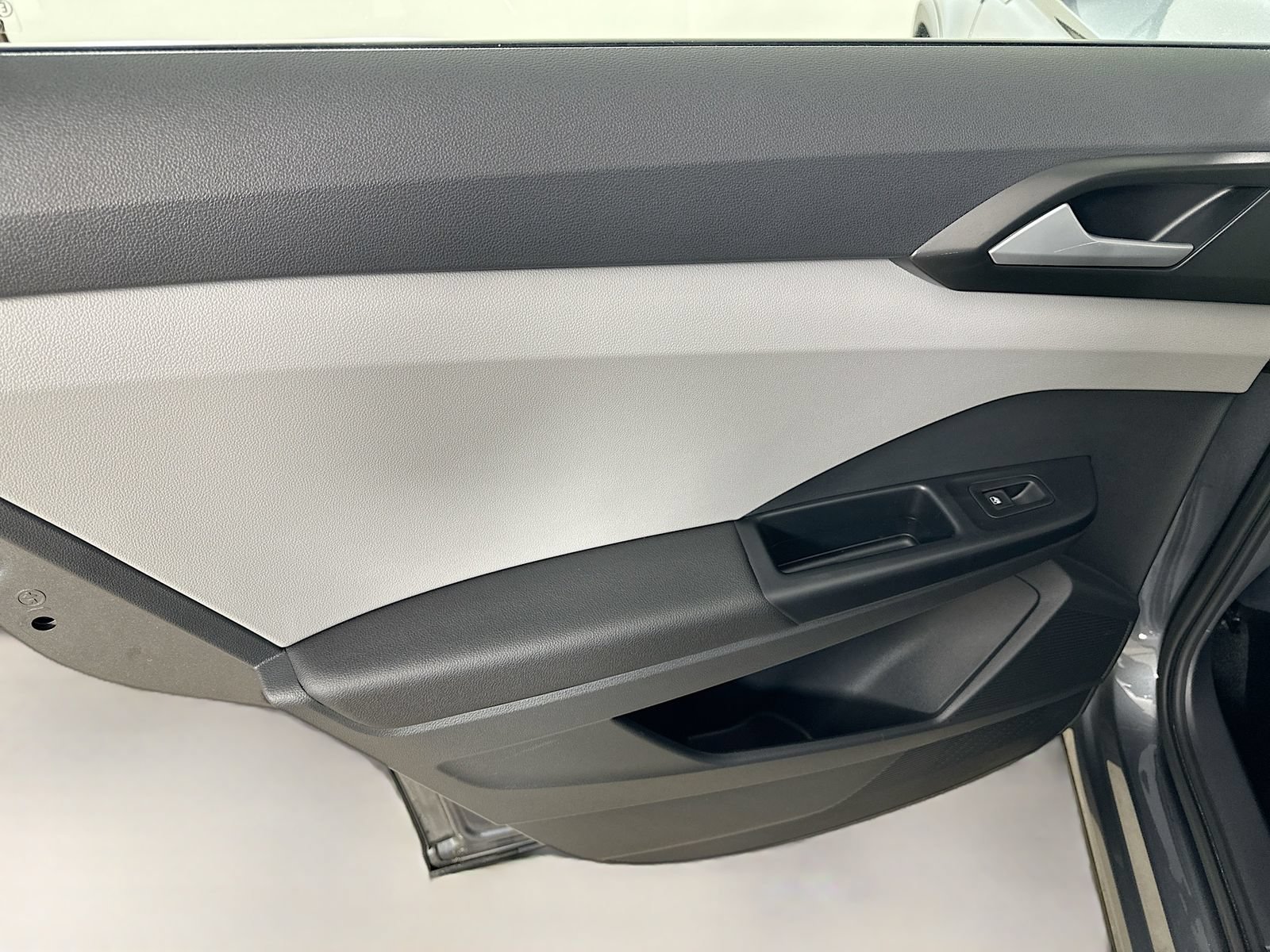 Certified 2023 Volkswagen Taos S FWD image 33