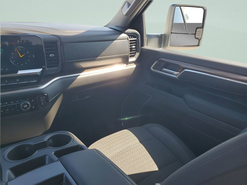 Used 2025 Chevrolet Silverado 2500 LT w/ Convenience Package image 11