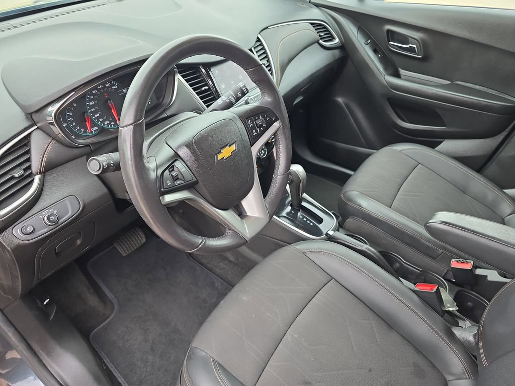 Used 2022 Chevrolet Trax LT w/ LT Convenience Package FWD image 16