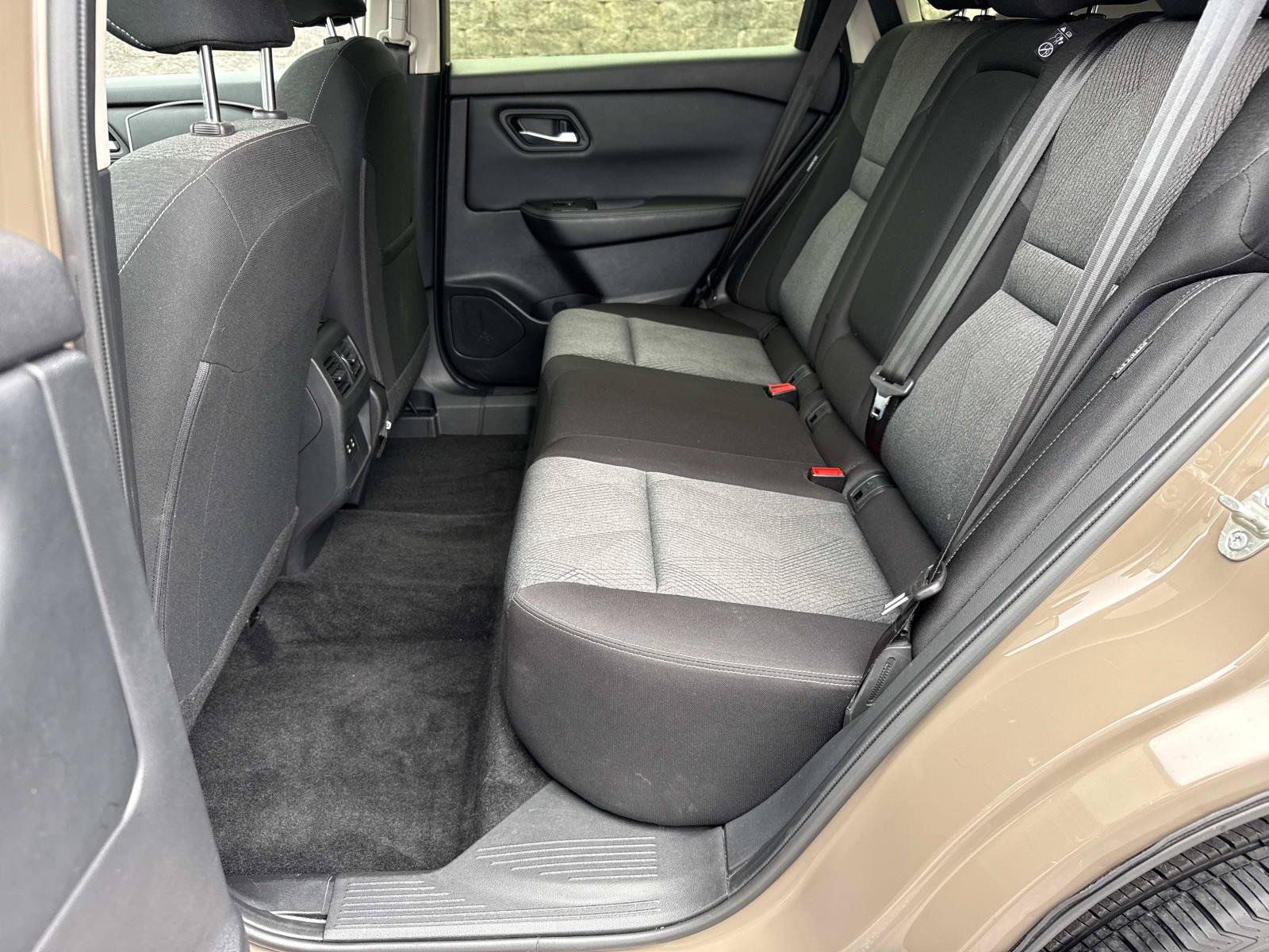 Used 2025 Nissan Rogue SV AWD/4WD image 28