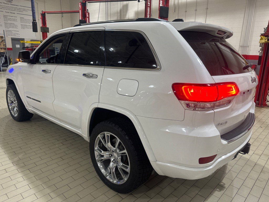 Used 2017 Jeep Grand Cherokee Overland AWD/4WD image 7