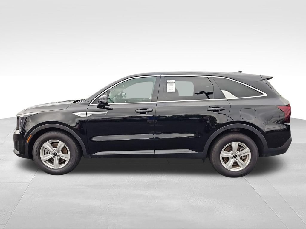 Used 2026 Kia Sorento LX FWD image 2
