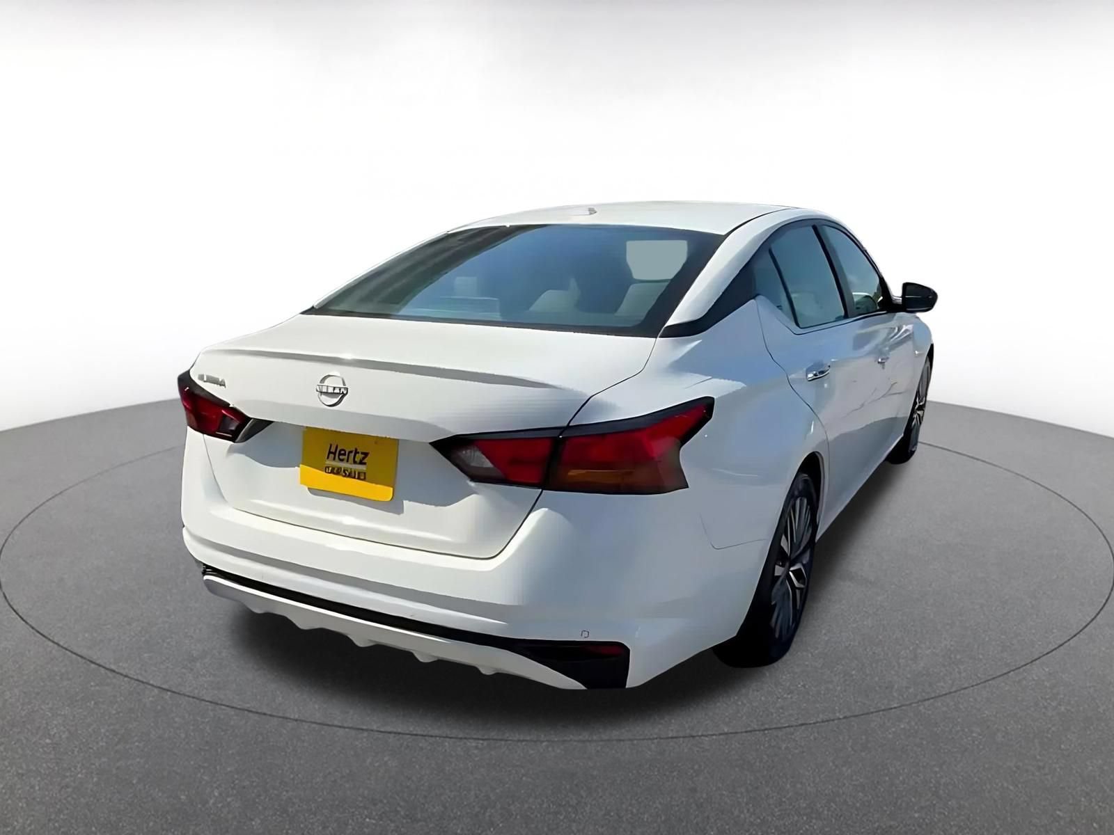 Used 2025 Nissan Altima 2.5 SV FWD image 14