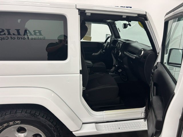 Used 2014 Jeep Wrangler Sahara w/ Dual Top Group AWD/4WD image 19