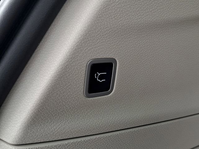 Used 2023 Chrysler Pacifica Touring-L FWD image 29